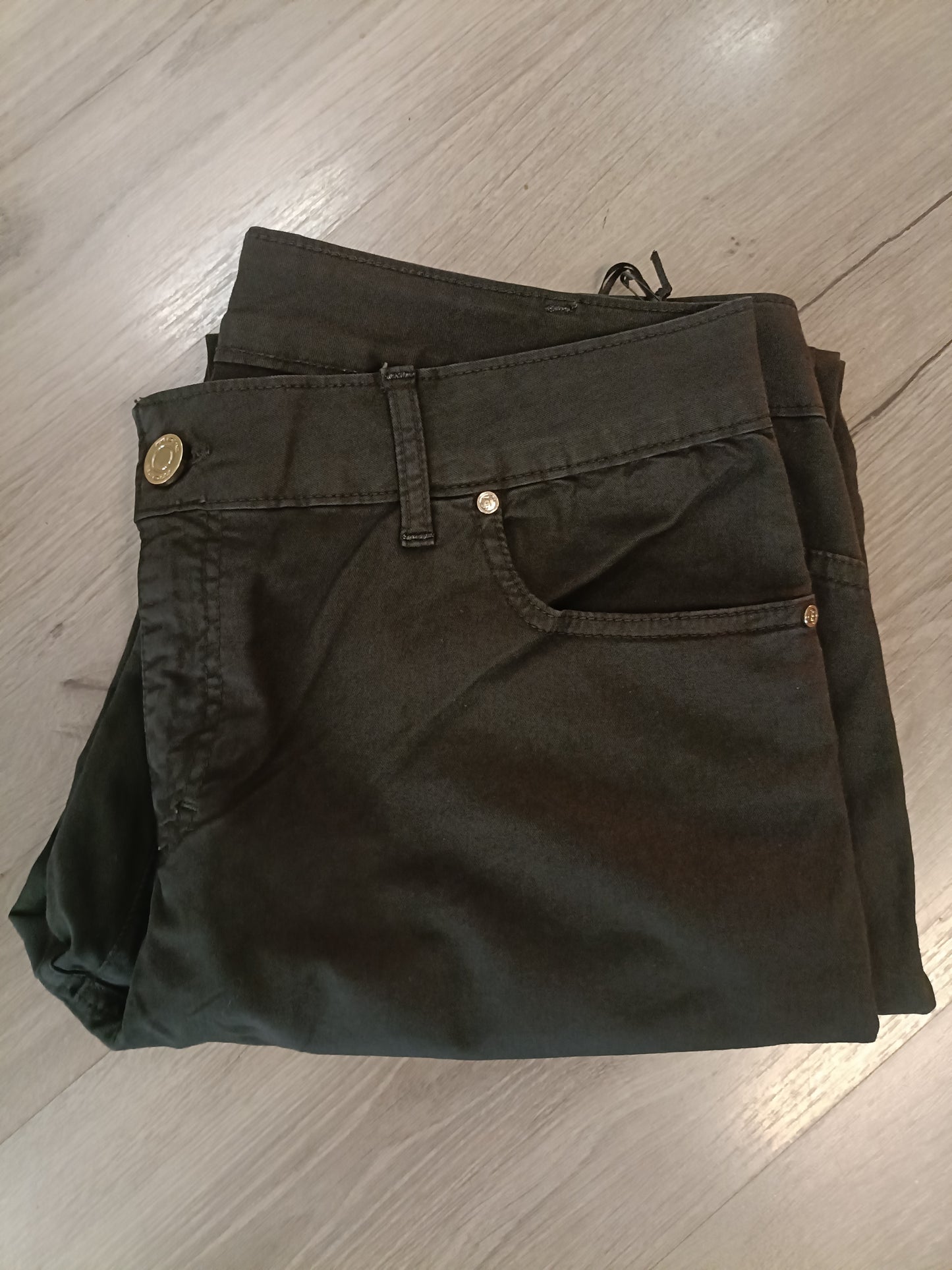 Pantalone basico in gabardina